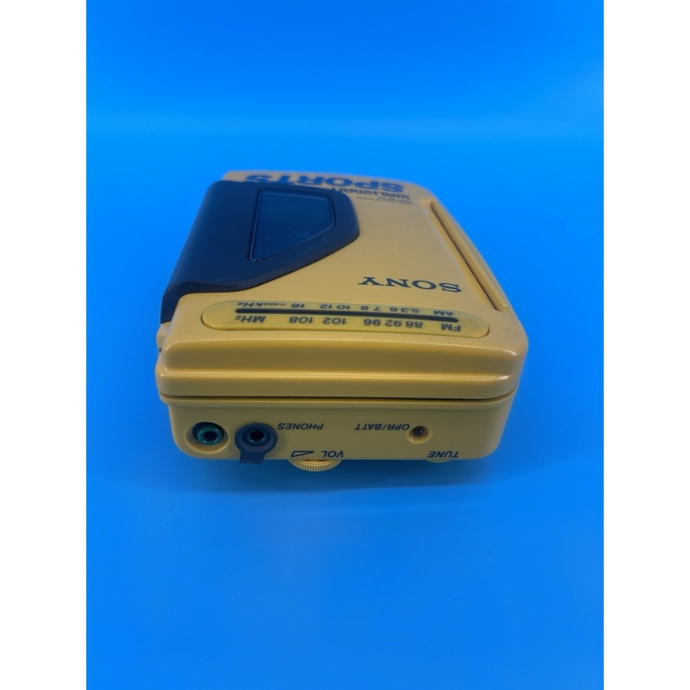 VTG Sony Walkman Sports WM-AF54 AM/FM Cassette Player Tested Works Yellow - Picture 2 of 6